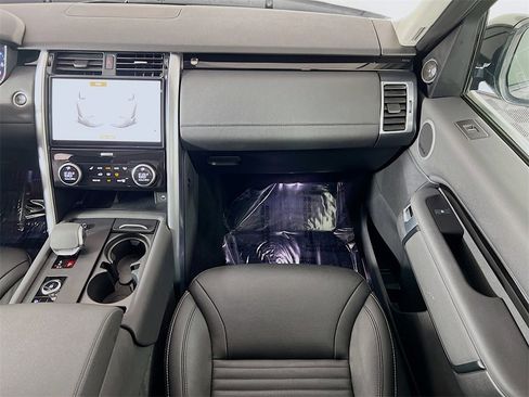 Used 2024 Land Rover Discovery S image 25