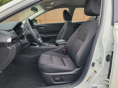 Used 2024 Nissan Altima 2.5 SV FWD image 19