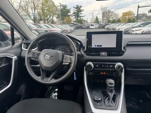 Used 2025 Toyota RAV4 LE AWD/4WD image 16