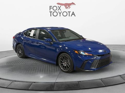 Used 2025 Toyota Camry SE w/ Convenience Package FWD image 8