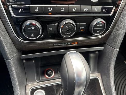 Used 2018 Volkswagen Passat 2.0T SE FWD image 31