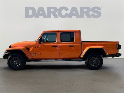 New 2025 Jeep Gladiator Sport image 4