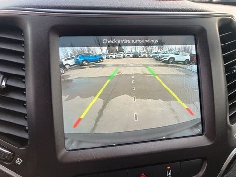 Certified 2021 Jeep Cherokee Trailhawk w/ Trailer Tow Group image 18