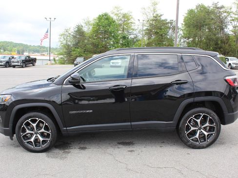 Used 2025 Jeep Compass Limited AWD/4WD image 4