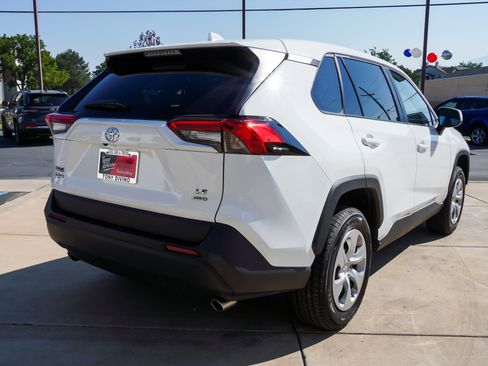 Used 2022 Toyota RAV4 LE AWD/4WD image 8