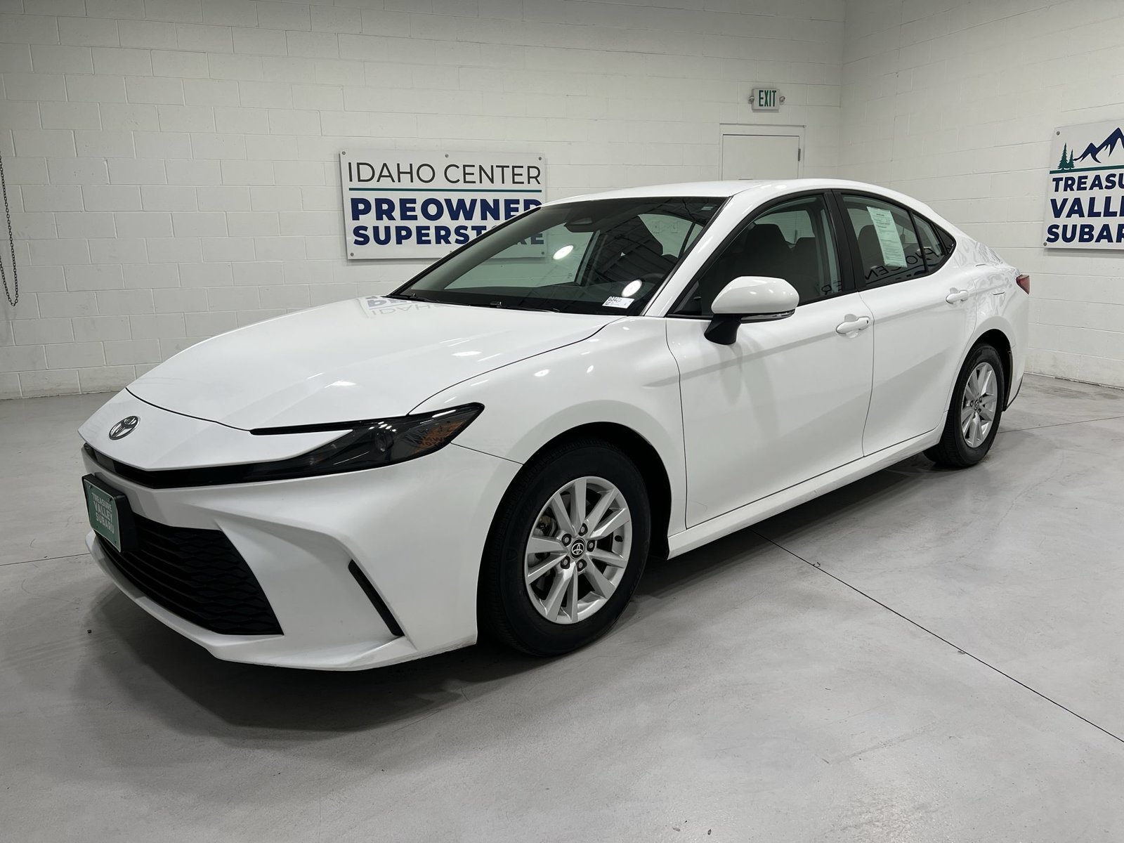 Used 2025 Toyota Camry LE FWD image 4