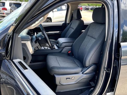 Used 2024 Ford Expedition XLT image 7