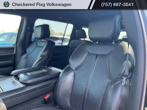 Used 2024 Jeep Wagoneer Series II w/ Flexible Seating Group AWD/4WD image 20