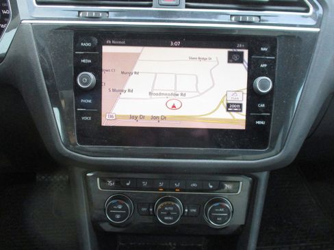 Used 2019 Volkswagen Tiguan SEL w/ 3rd Row Seat Package image 12