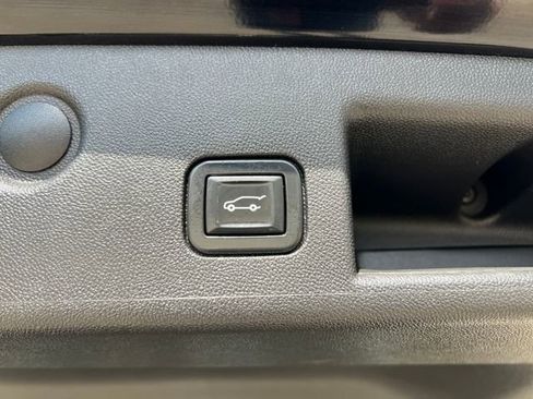 Used 2021 Chevrolet Equinox LT image 17