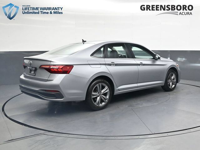 Used 2024 Volkswagen Jetta SE FWD image 5