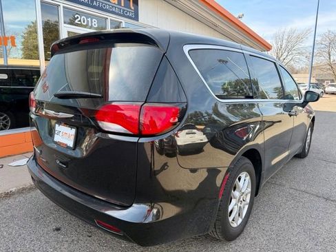 Used 2023 Chrysler Voyager LX FWD image 7