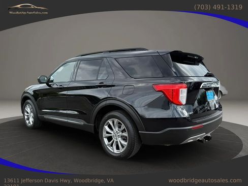 Used 2020 Ford Explorer XLT w/ Equipment Group 202A AWD/4WD image 5
