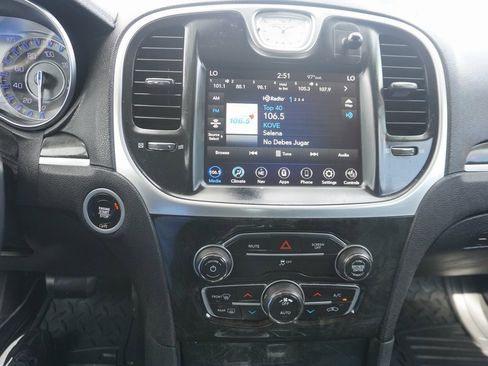 Used 2020 Chrysler 300 Limited image 13