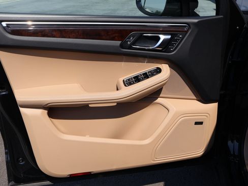 Certified 2026 Porsche Macan AWD/4WD image 13