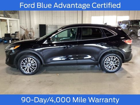 Used 2022 Ford Escape Titanium image 3