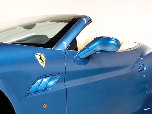 Used 2010 Ferrari California image 40