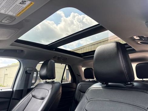 Used 2022 Ford Explorer Limited w/ Equipment Group 301A AWD/4WD image 21