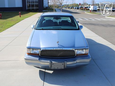 Used 1994 Buick Roadmaster Sedan image 2