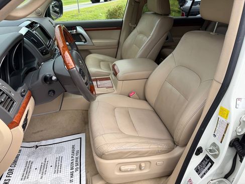 Used 2014 Toyota Land Cruiser AWD/4WD image 10