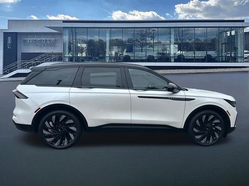New 2026 Lincoln Nautilus Reserve AWD/4WD image 8