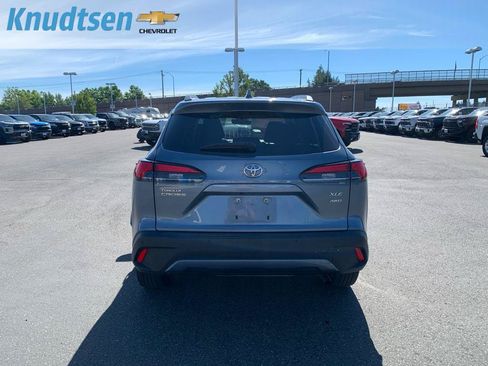Used 2022 Toyota Corolla Cross XLE w/ Convenience Package AWD/4WD image 6