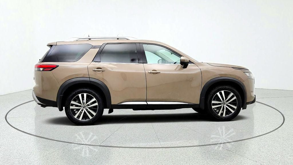 Used 2023 Nissan Pathfinder Platinum AWD/4WD image 4