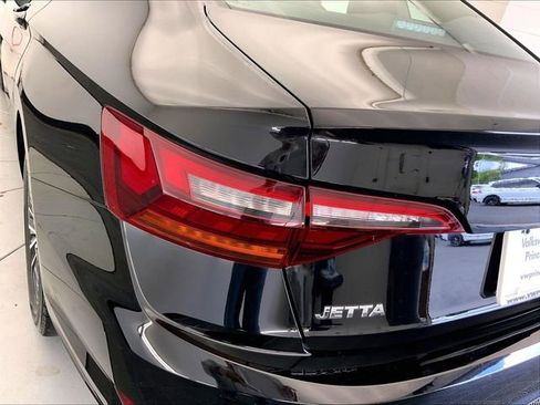 Used 2019 Volkswagen Jetta SE w/ Cold Weather Package FWD image 29