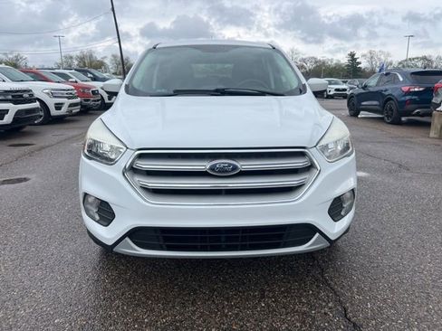 Certified 2019 Ford Escape SE image 2