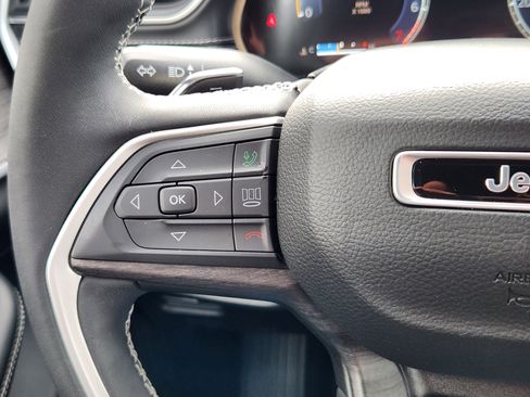 Used 2023 Jeep Grand Cherokee Limited w/ Luxury Tech Group II image 22