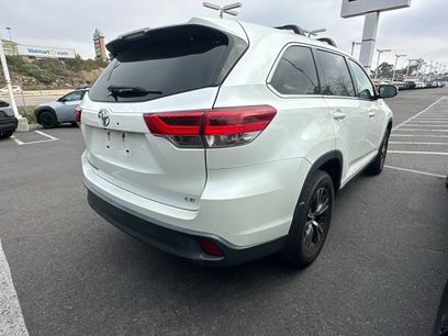 Used 2019 Toyota Highlander Plus w/ Carpet Mat Package (TMS)