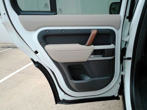 Used 2023 Land Rover Defender 110 SE AWD/4WD image 19