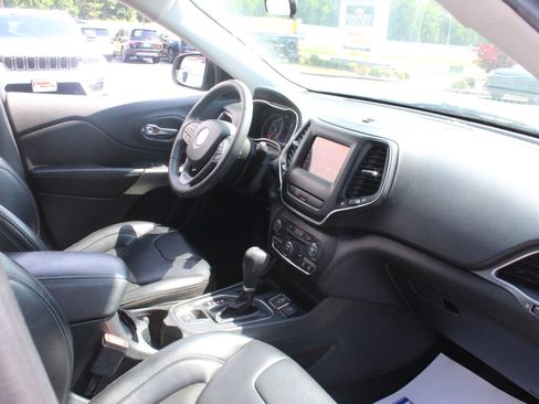 Used 2020 Jeep Cherokee Latitude Plus FWD image 31