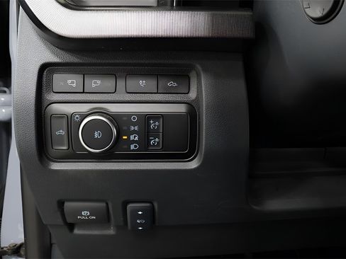 Used 2024 Ford F350 Platinum w/ FX4 Off-Road Package image 18