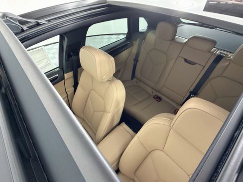 Certified 2026 Porsche Macan AWD/4WD image 22