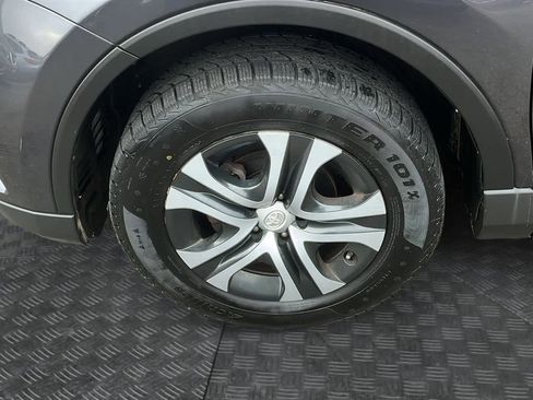 Used 2018 Toyota RAV4 LE image 8