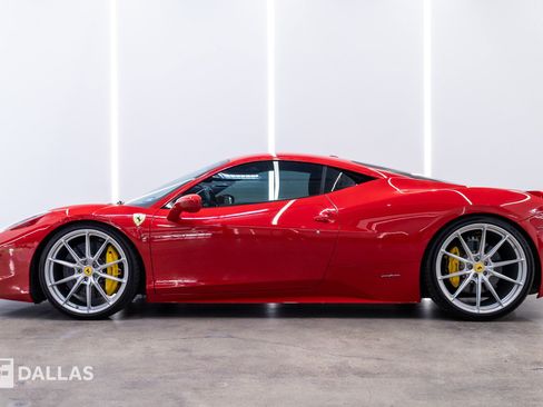 Used 2015 Ferrari 458 Italia Coupe RWD image 1