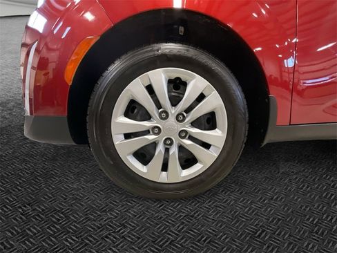 Used 2023 Kia Soul LX image 9