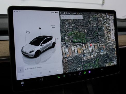 Used 2022 Tesla Model Y Long Range image 27