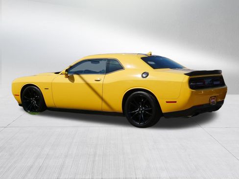 Used 2018 Dodge Challenger R/T w/ Driver Convenience Group RWD image 5