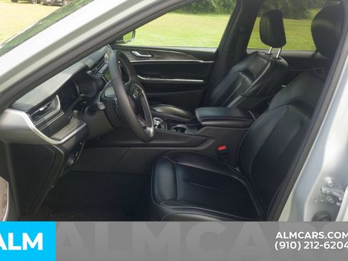 Used 2024 Jeep Grand Cherokee Limited 4xe AWD/4WD image 6