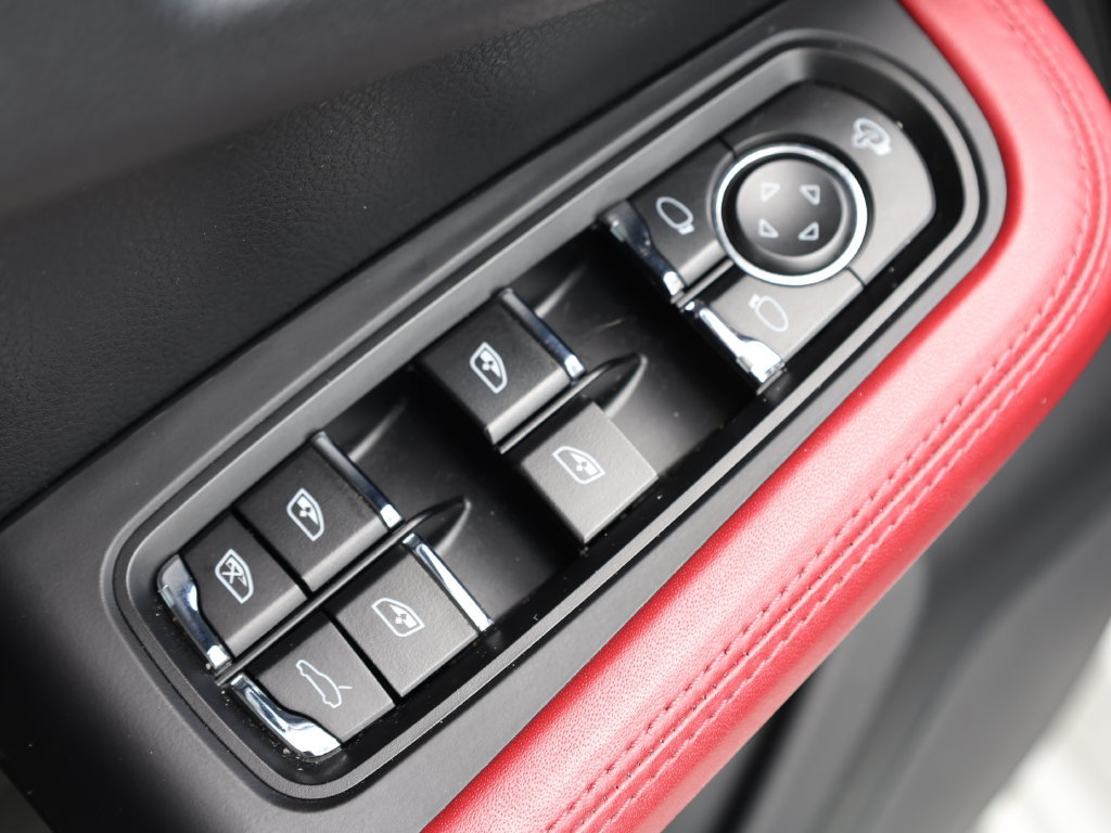Used 2023 Porsche Macan Turbo AWD/4WD image 12