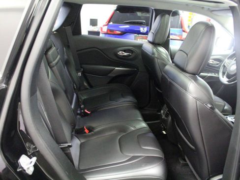 Used 2019 Jeep Cherokee Limited AWD/4WD image 28
