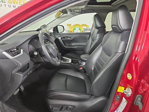 Used 2021 Toyota RAV4 XLE Premium AWD/4WD image 11