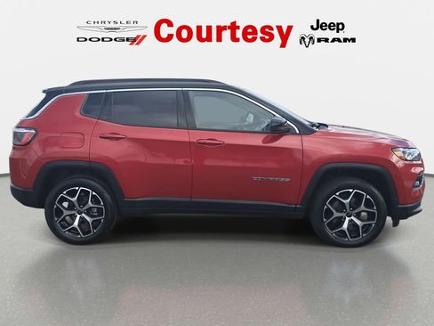 Certified 2025 Jeep Compass Limited image 47