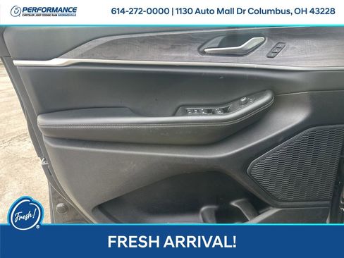 Used 2023 Jeep Grand Cherokee L Limited w/ Luxury Tech Group II image 11