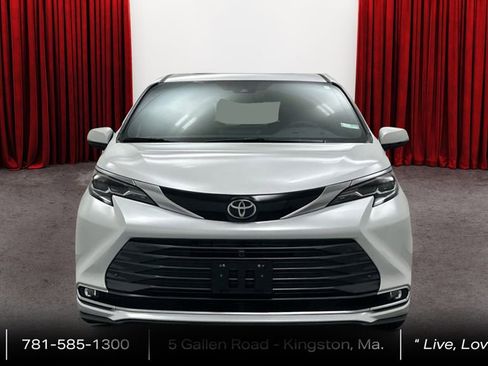New 2026 Toyota Sienna Platinum AWD/4WD image 2