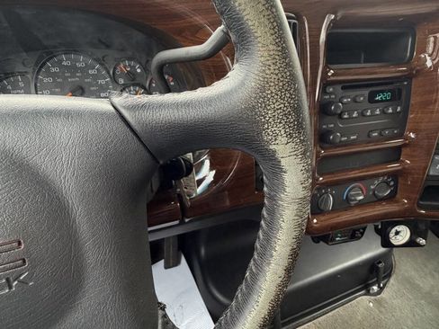 Used 2005 GMC TopKick C4500 4x4 Crew Cab image 77