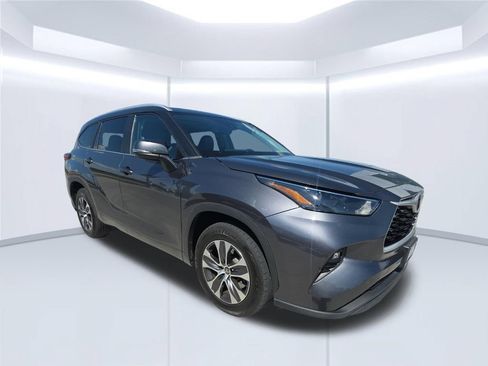 Used 2023 Toyota Highlander XLE FWD image 8