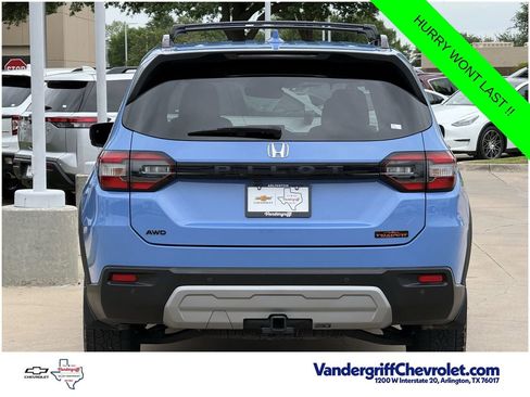 Used 2023 Honda Pilot TrailSport image 5